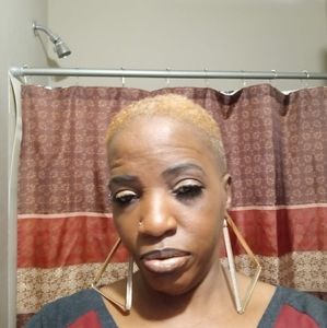 Meet your Posher, Kena